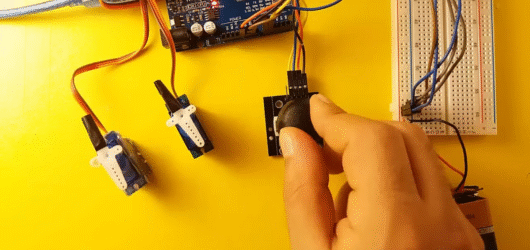 Arduino – Multiple Servo Control with Joystick